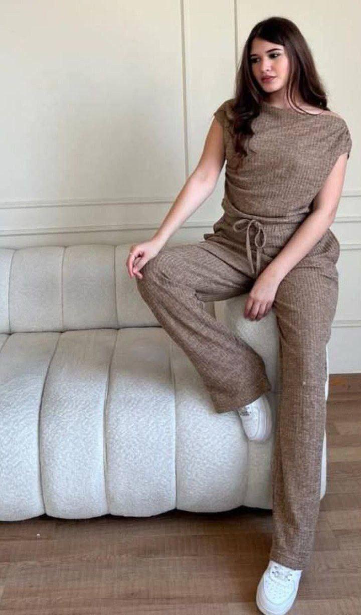 Off shoulder sleeveless set