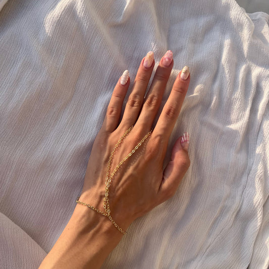 Plain V Hand Chain