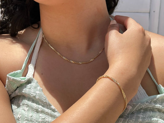 Twisted necklace