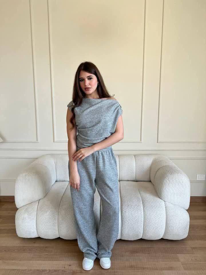 Off shoulder sleeveless set