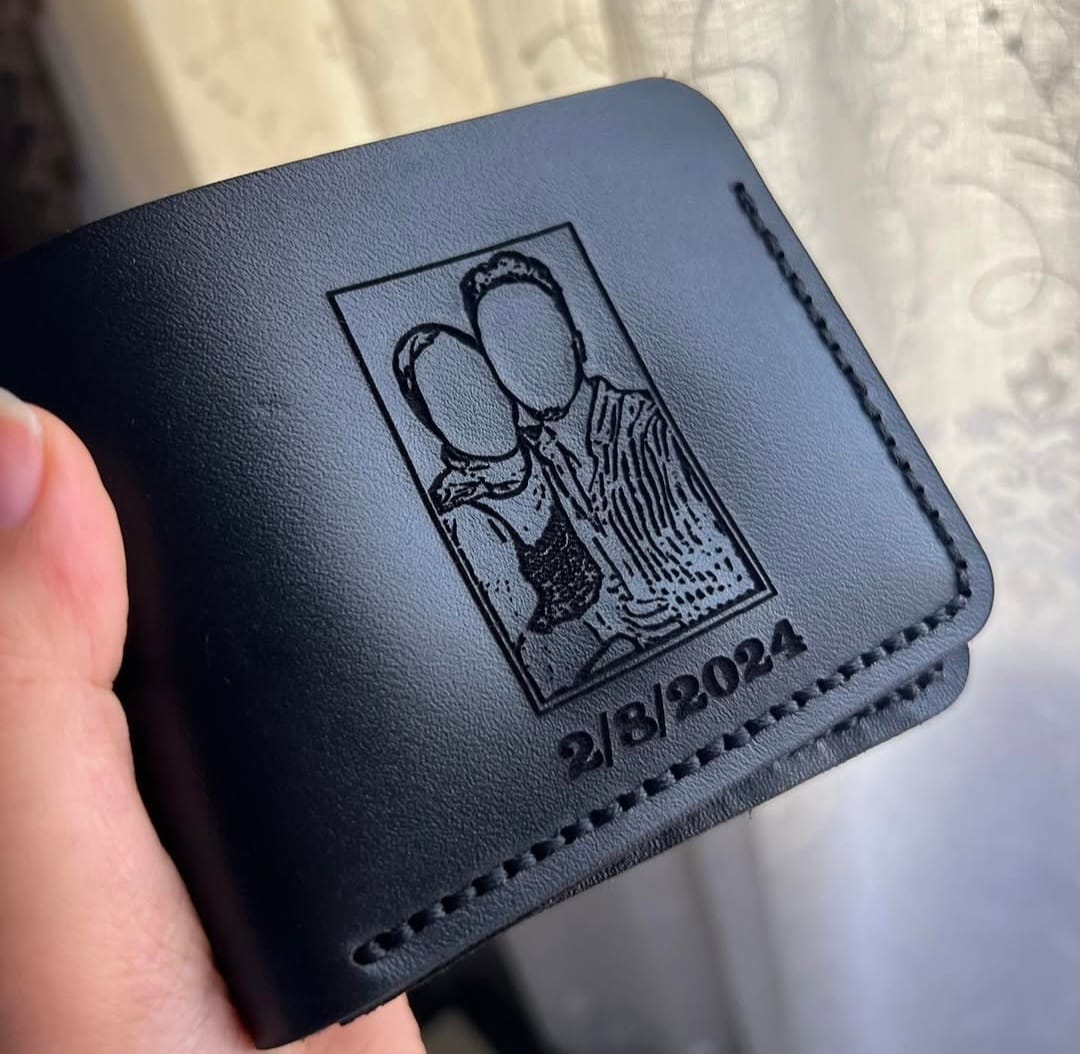 Save your favorite date with your favorite photo in the wallet and make it the most beautiful memory