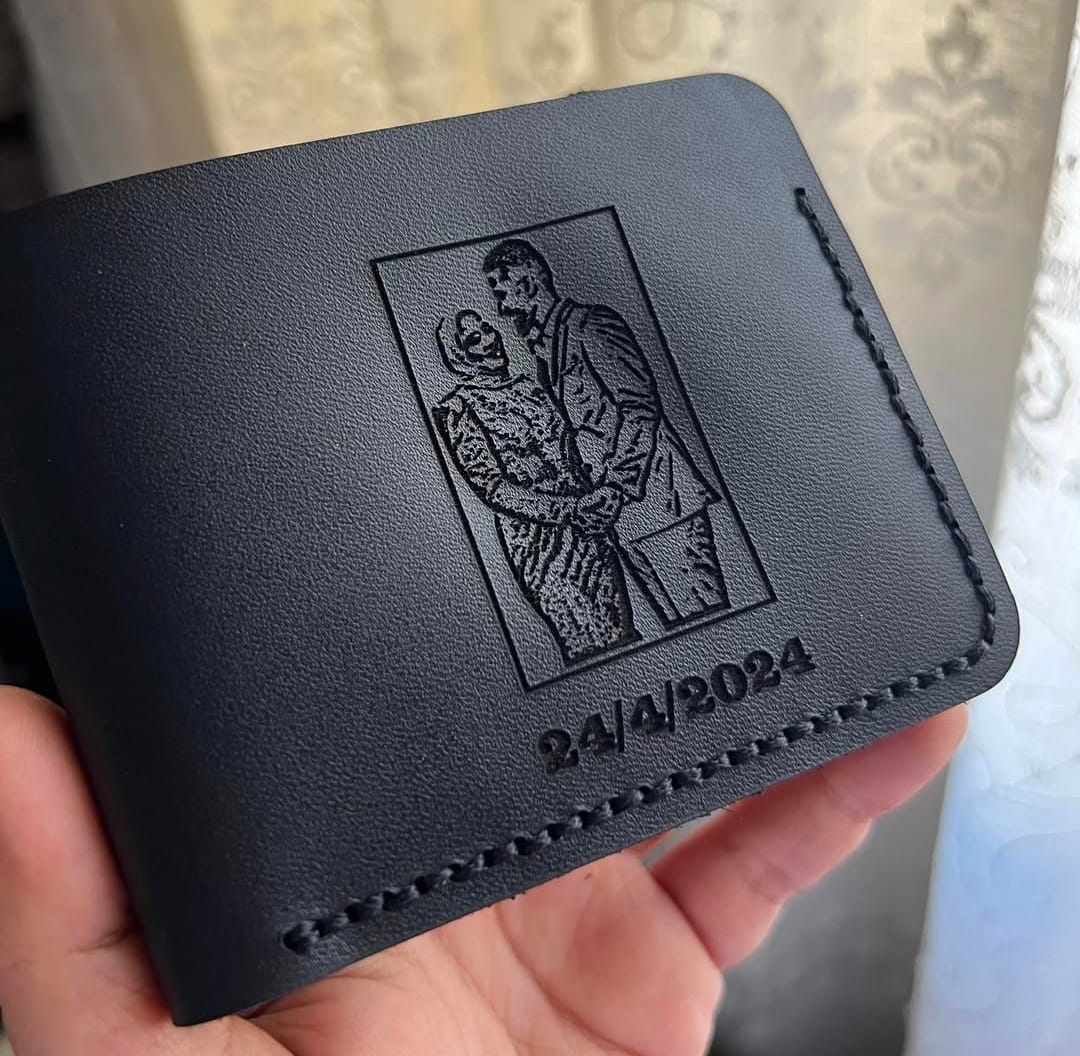 Save your favorite date with your favorite photo in the wallet and make it the most beautiful memory