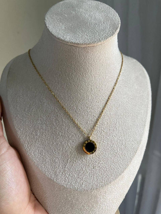 White & Black circle Neckless