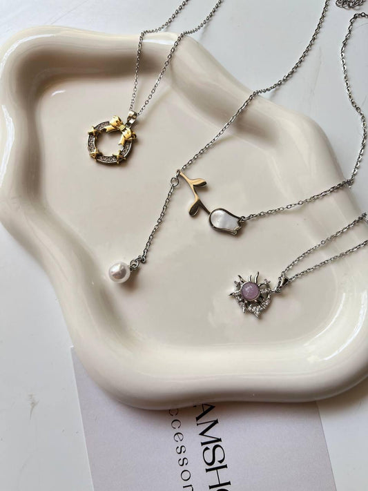 3 different necklaces of your taste